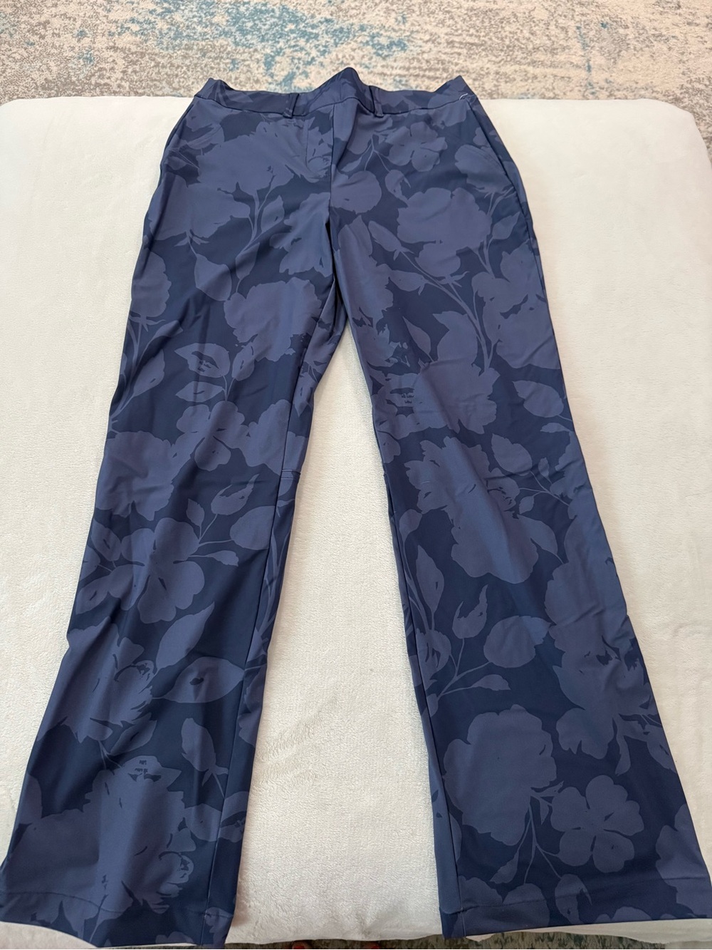 Spanx Sunshine Kick Flare Pants in the "Floret Navy" color Size Small E01